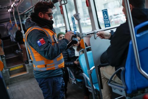 Evasión en el transporte público: riesgos y multas por no pagar