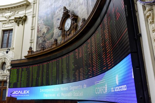 Impulsado por acciones de SQM: Bolsa de Santiago alcanza máximo histórico de 8.520,53 puntos