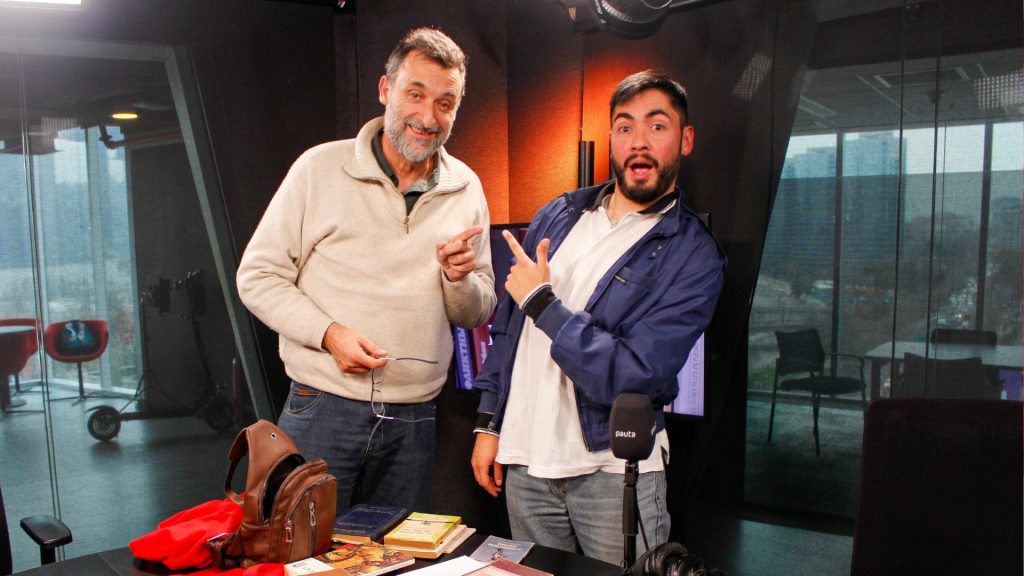 La íntima biblioteca de Briceño: “Siempre me ha gustado que me cuenten las cosas a través de cuentos”