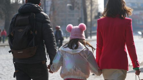 Cadem 5C: un 67% piensa que los niños de hoy son flojos y un 41% cree que son más sensibles