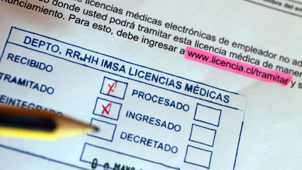 Bajan licencias médicas emitidas en junio tras denuncia de Contraloría