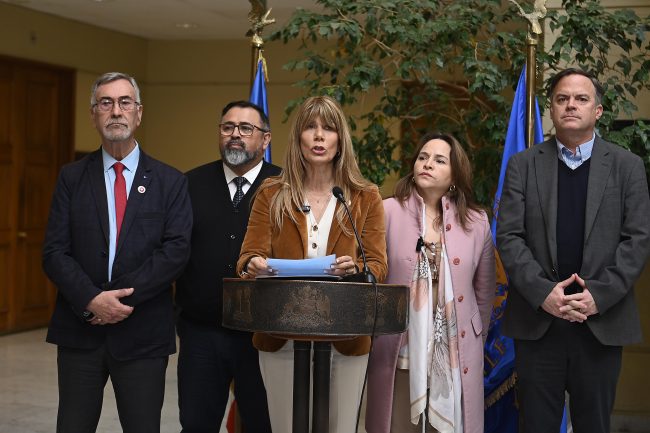 Demócratas y Chile Vamos sellan pacto parlamentario a dos días del vencimiento del plazo legal para inscribir listas parlamentarias y candidaturas presidenciales