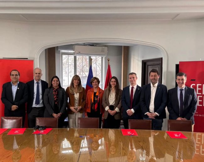 Evelyn Matthei inscribe candidatura presidencial y celebra nuevo pacto parlamentario opositor “Chile Grande y Unido”