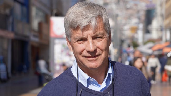 A tres días para que finalice el plazo de inscripción: Harold Mayne-Nicholls logra reunir firmas y oficializa su candidatura presidencial