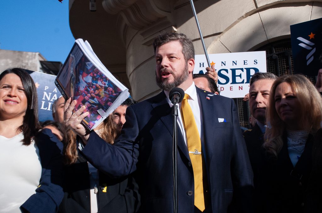 Johannes Kaiser inscribe candidatura presidencial y presenta ejes de su programa