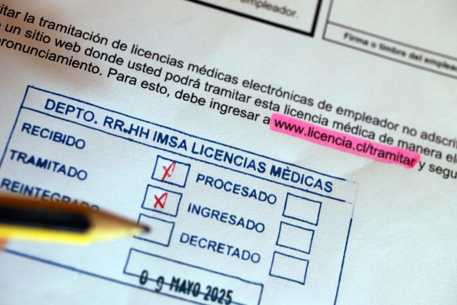 Por licencias médicas falsas: Sermig anuncia medidas contra 281 médicos extranjeros
