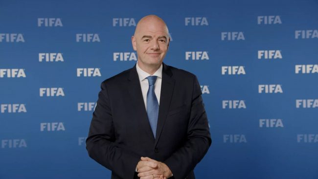 FIFA condena la violencia en Avellaneda: Infantino exige sanciones ejemplares tras suspensión del duelo entre U. de Chile e Independiente