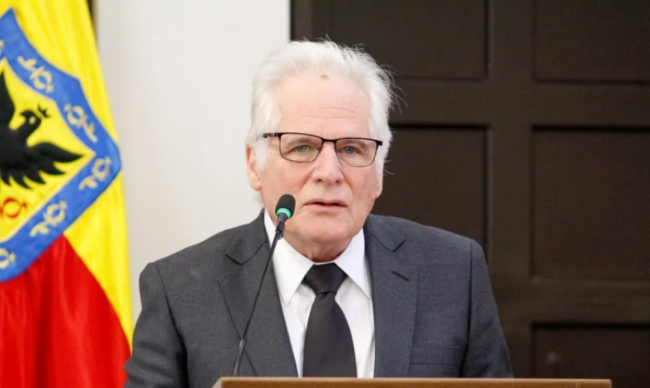 Padre del senador asesinado Miguel Uribe asumirá su lugar como precandidato presidencial de Colombia