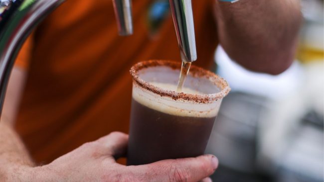 Senda advierte que en Chile la mitad de los consumidores de alcohol 