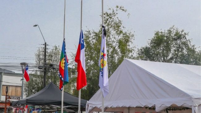 Por duelo: Villarrica suspende desfiles de Fiestas Patras tras muerte de hermanos colgando bandera