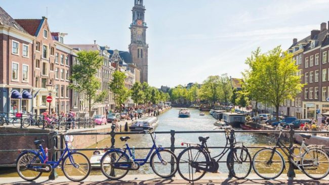Vecinos de Ámsterdam presentan demanda para frenar el turismo en la ciudad