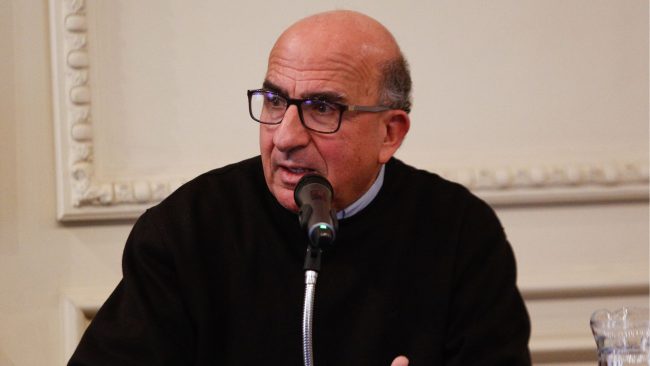 Cardenal Chomali califica la eutanasia como 