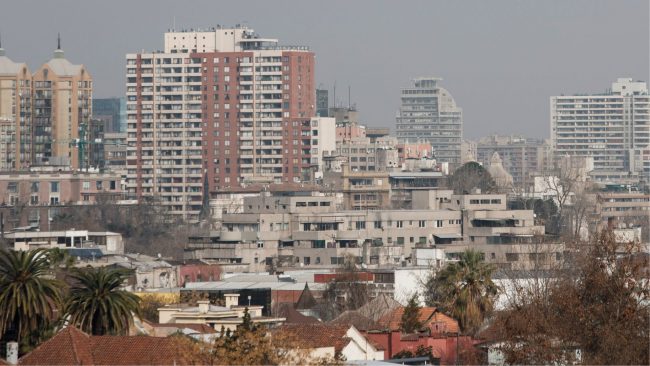 Superó la recesión: mercado inmobiliario de la Región Metropolitana evidencia recuperación a pesar de bajas ventas