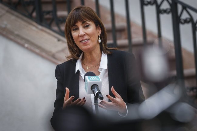 Mónica Zalaquett proyecta récord de viajes en Fiestas Patrias y cuestiona gestión del aeropuerto