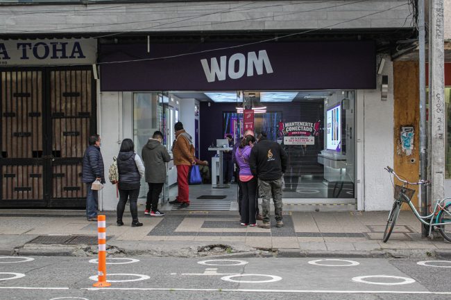 Senador Castro pide a Contraloría revisar acuerdo Subtel-WOM en plena negociación con Movistar