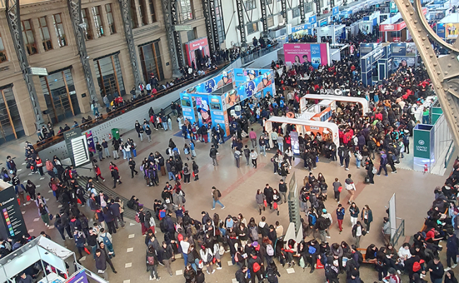 Feria SIAD 2025: INACAP revoluciona la orientación vocacional con chat inteligente en Estación Mapocho