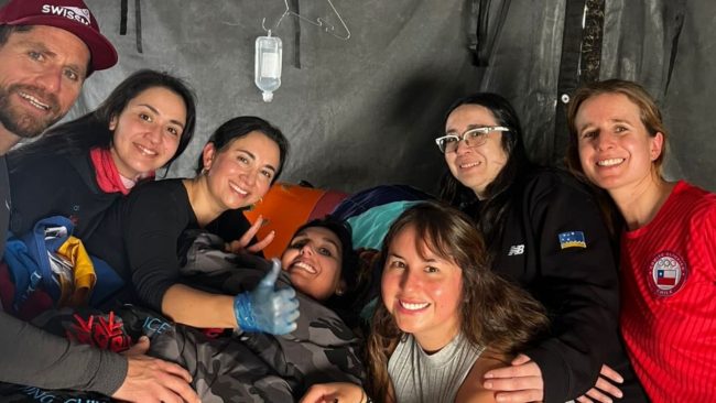 Va por su cuarto récord Guinness: Bárbara Hernández confiesa que no recuerda el tramo final tras largo nado a 4,5°C en Puerto Natales