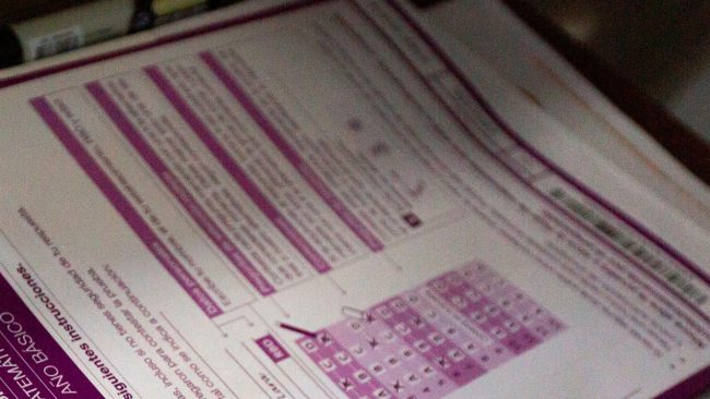 Tras falta de examinadores en 146 colegios de la RM, se desarrolla el Simce 2025 de Lenguaje e Historia