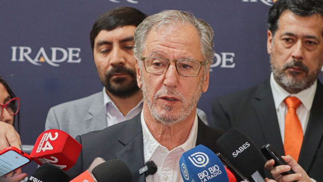 Biministro García anuncia que Transelec devolverá US$135 millones cobrados en exceso en las cuentas de la luz