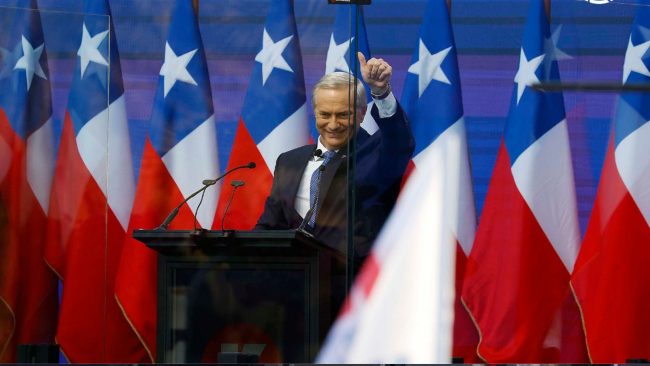 Republicanos defiende uso de vidrio blindado en cierre de campaña de Kast