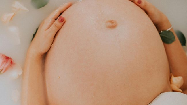 Caída de natalidad en Chile: expertos en La Mesa de Todos analizan sus consecuencias y posibles soluciones