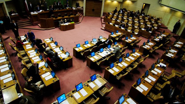 Expertos debaten en La Mesa de Todos cómo fortalecer el sistema político en Chile: 