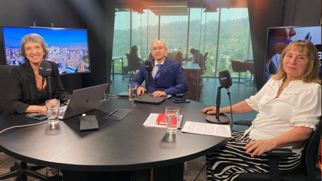 ¿Más recursos o mejor gestión? Los equipos de Jara y Kast debaten sus propuestas de salud en La Mesa de Todos