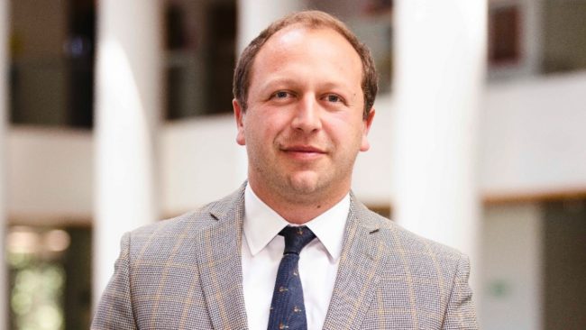 Aumenta la morosidad en Chile: Alejandro Weber advierte que “la deuda es fundamental, pero nos hemos sobreendeudado y no tenemos ahorro”