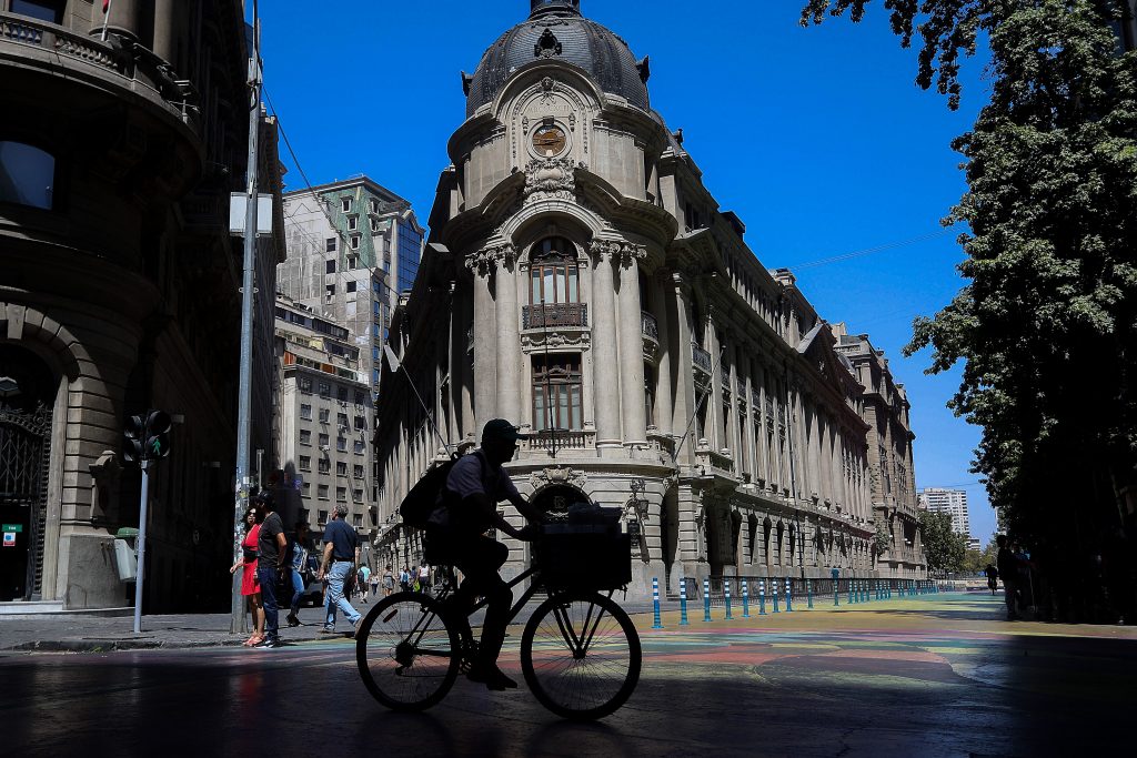El icónico edificio de la Bolsa pasará a manos de Territoria tras acuerdo por UF 320.000