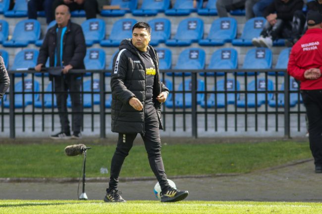 Sinónimo de éxito: los entrenadores chilenos que han levantado una copa en 2025