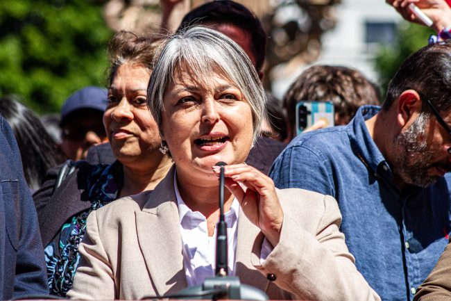 Jeannette Jara pide la renuncia de Darío Quiroga tras polémica por dichos sobre Franco Parisi