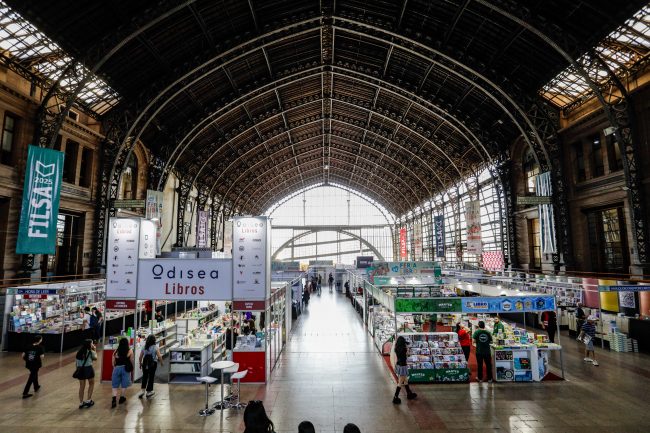 Libros, vino y naturaleza: tres panoramas culturales para disfrutar en familia este fin de semana