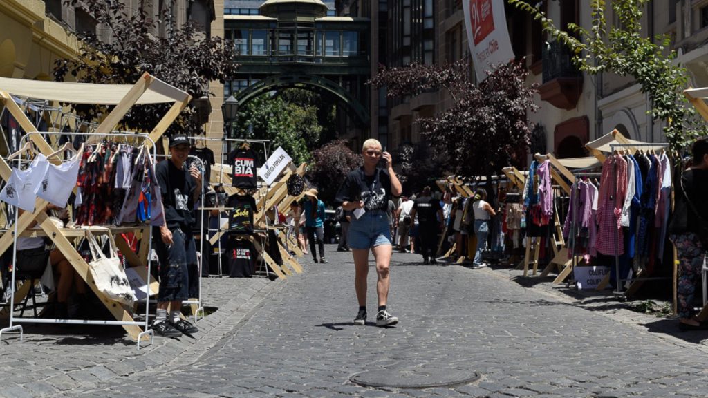 En Chile casi 2 millones de personas son microemprendedores y más de la mitad trabaja de manera informal