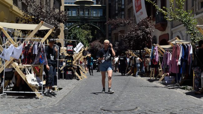 En Chile casi 2 millones de personas son microemprendedores y más de la mitad trabaja de manera informal