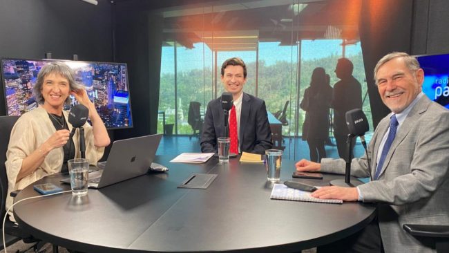 Propuestas económicas de Kast y Jara: sus equipos cruzan miradas sobre crecimiento, gasto público e inversión en La Mesa de Todos