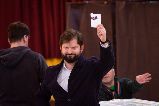 Presidente Boric, tras sufragar: "La democracia se cuida todos los días"