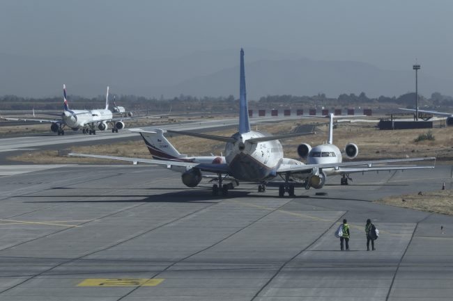 Operaciones aéreas en el aeropuerto de Santiago se suspenden por condición severa de peligro aviario