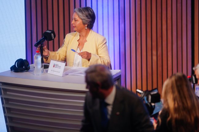 Jara se desmarca del gobierno: “Sobre los resultados electorales, la única responsable soy yo”