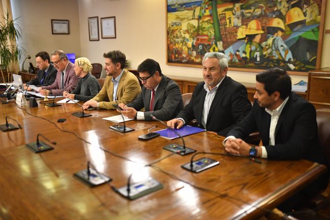 Comisión reabre análisis de acusación contra ministro Simpertigue tras omitir documentos