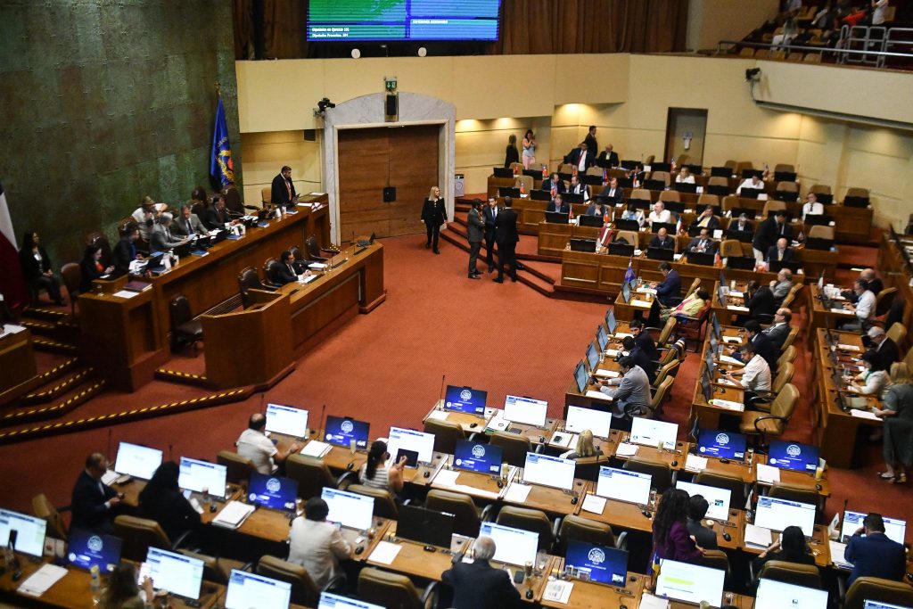 Cámara de Diputados declara admisible acusación constitucional contra ministro Diego Simpertigue