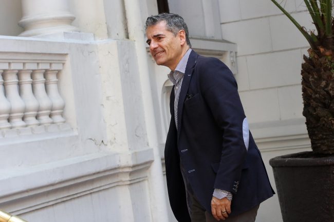 Velasco critica propuesta de Kast de eliminar contribuciones a la primera vivienda y la califica de populista