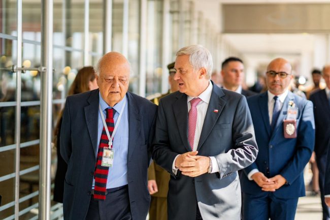 Embajador Viera-Gallo descarta superposición de poderes tras viaje de Kast a Argentina y destaca continuidad bilateral