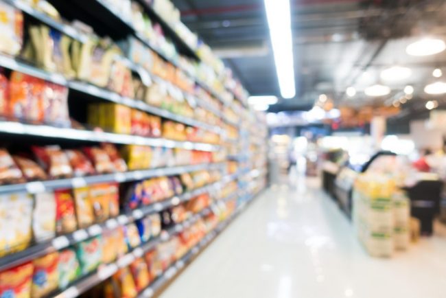 Hogares en Chile ajustan su consumo: alimentos concentran el 50% del gasto