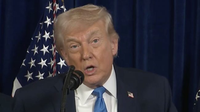 Una estrategia política improvisada y una operación militar bien planificada: el análisis de John Müller a la conferencia de Trump