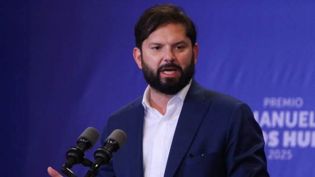 Boric busca asegurar continuidad de la reconstrucción en Valparaíso y reconoce avances lentos tras el megaincendio