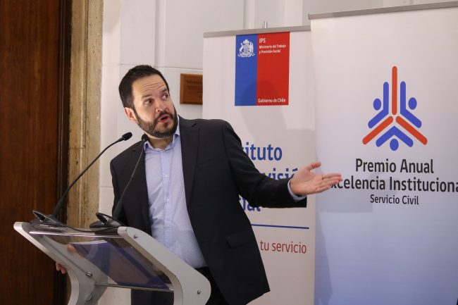 Presidente Boric acepta renuncia del jefe de asesores y nombra a Aisén Etcheverry en el Segundo Piso