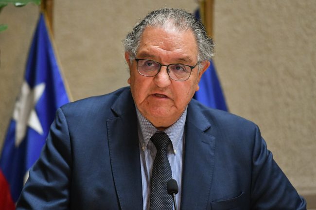 Francisco Huenchumilla renuncia a la presidencia de la DC: "Una nueva generación tiene que asumir la conducción partidaria"