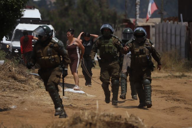 Desalojo en megatoma de San Antonio deja dos carabineros heridos a bala en segundo día de operativo