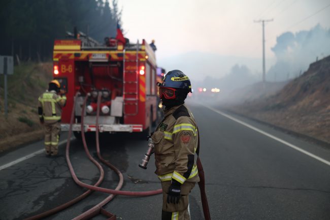 Presidente de Junta Nacional de Bomberos por incendios en Ñuble y Biobío: "Es lo peor que he visto en 40 años"
