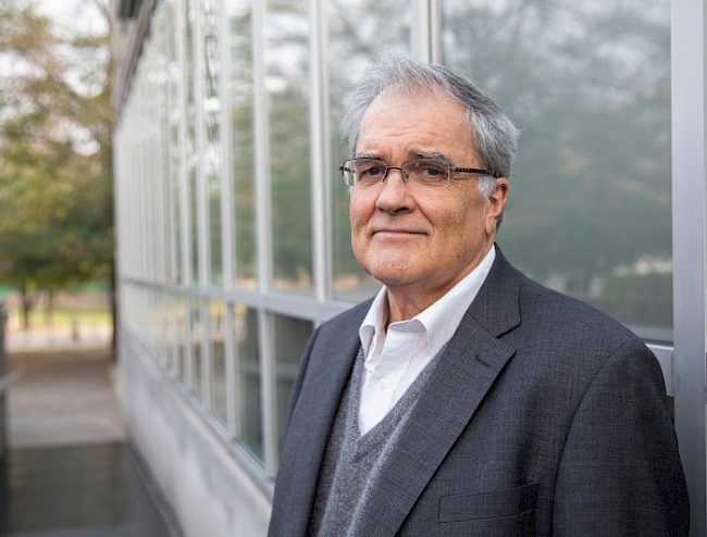 Eduardo Valenzuela y el cambio religioso en Chile: "Es una crisis de pertenencia más que de creencia"